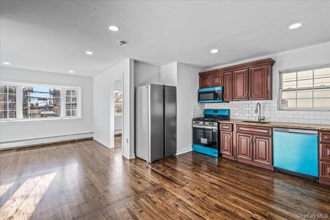 Photo - 953A E 217th St Unidad 3rdFloor