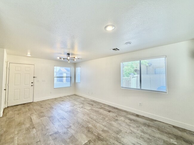 Photo - 5863 Rose Tiara Dr