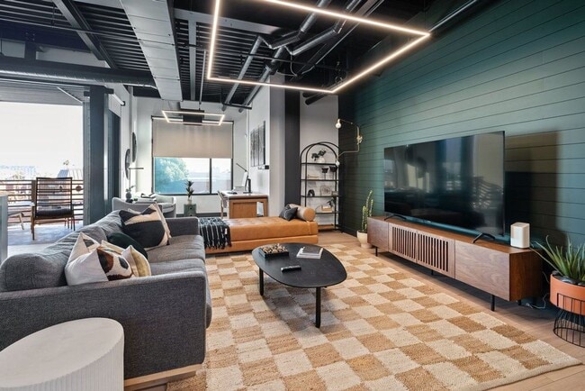 Building Photo - Stunning Fully Furnished Condo in Downtown...
