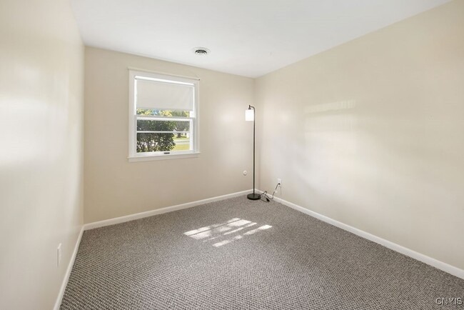 Building Photo - 8839 English Rd