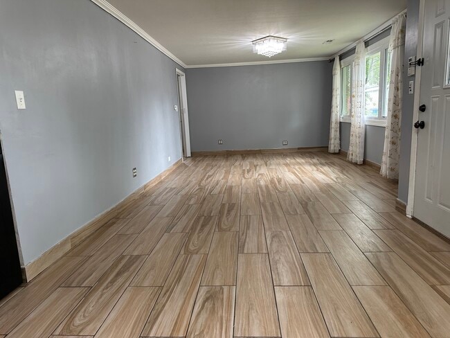 Photo - 10029 Harnew Rd E