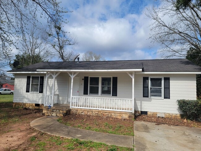 Building Photo - Henry County: 3 bedrooms, 1 Bonus, and 2 baths