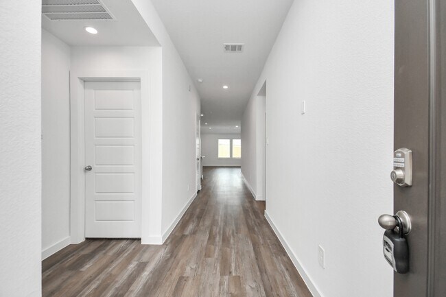 Photo - 1115 Desert Willow Dr