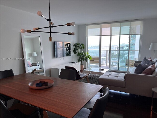 Building Photo - 1155 Brickell Bay Dr Unit 1707 Rental