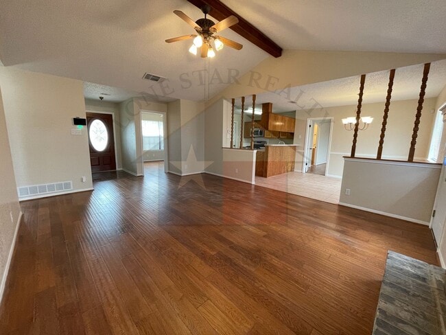 Photo - 1303 August Dr