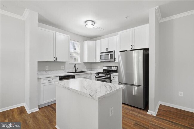 Photo - 21228 McFadden Square Unit 314