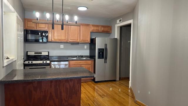 Photo - 5725 W Addison St