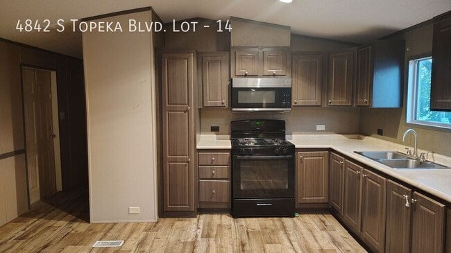 Photo - 4842 SW Topeka Blvd