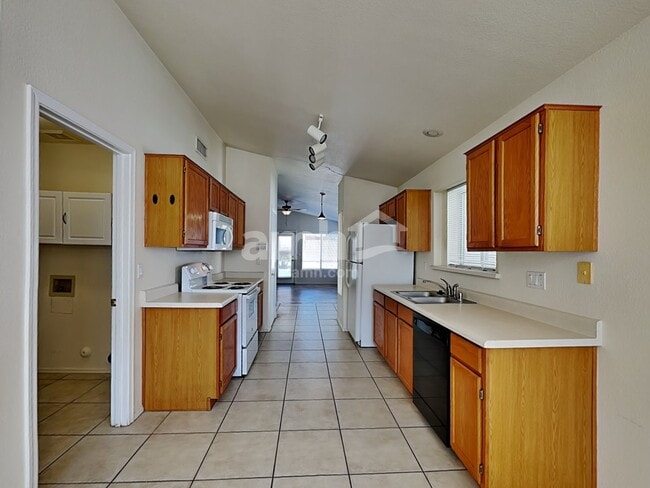 Photo - 1130 W Lark Dr