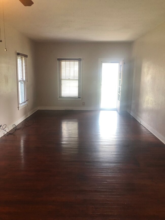 Photo - Lots of Space & Central Location