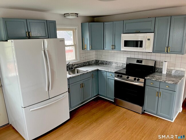 Building Photo - 341 Truman St