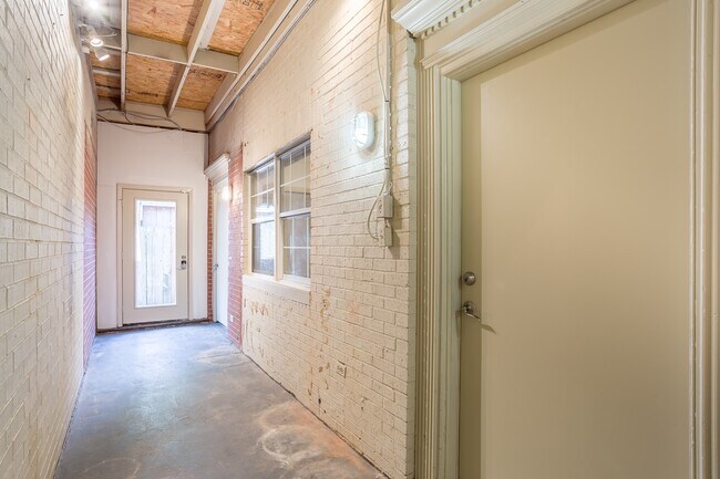 Photo - 1420 W Alabama St