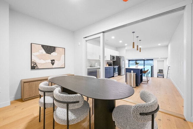 B15 - 1 Bed + Den - 946SF (Furnished)