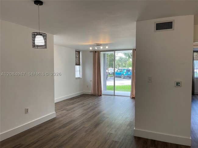 Building Photo - 4350 NW 107th Ave Unit 101-2