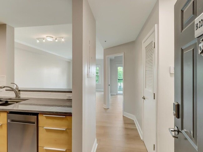 Photo - 1074 Peachtree Walk NE Unit Peachtree Walk Condominums