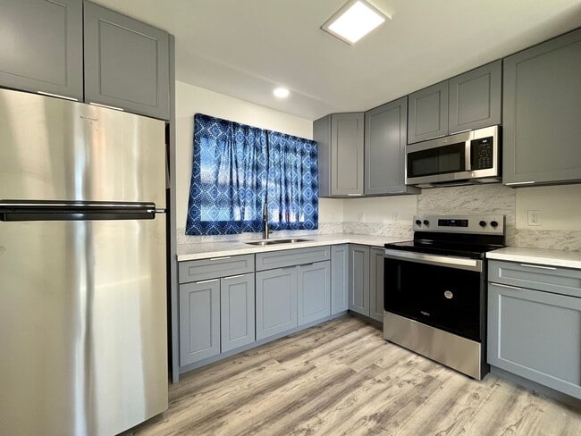 Building Photo - Brand New 1 Bed, 1 Bath Back House in Kaimuki w/ 1 Parking