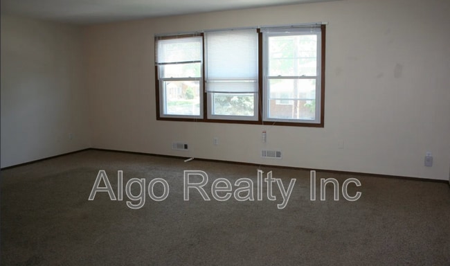 Photo - 130-134 W 61st St