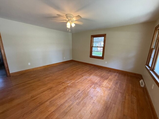Photo - 1302 Dogwood Ln NW