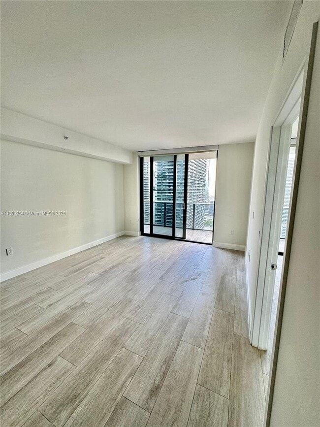 Photo - 45 SW 9th St Unidad 3404