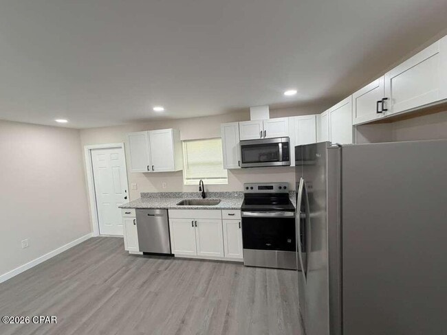 Photo - 208 Kraft Ave