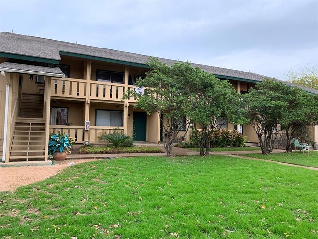 Building Photo - 10810 Newmont Rd Unit 7