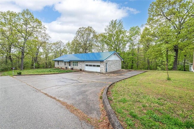 Building Photo - Single Family Home!