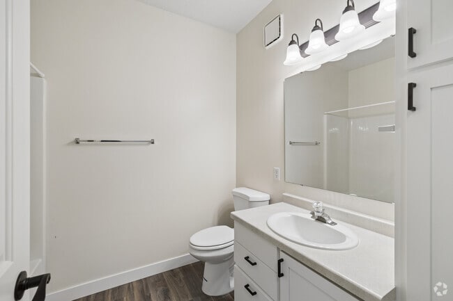 2BR, 2BA - 1,220SF - Second Bathroom