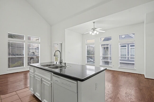 Photo - 2416 Charleston St Unidad A