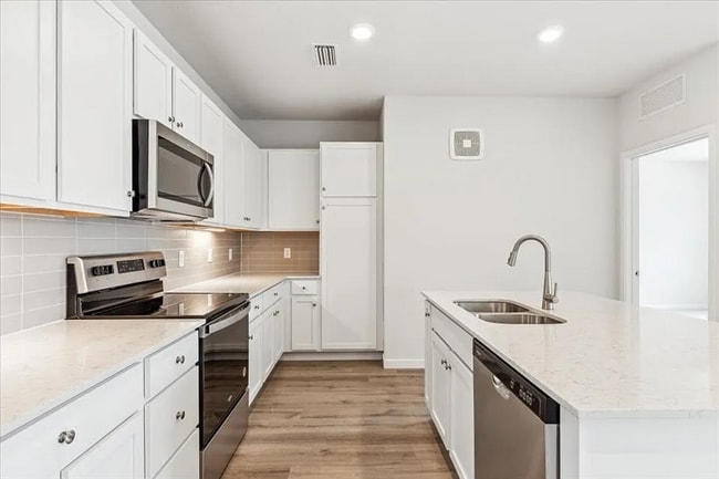 Building Photo - Brand New 2BR/2BA Luxury Townhouse at Grand Vue – Modern Living in Interlocken Unit 307