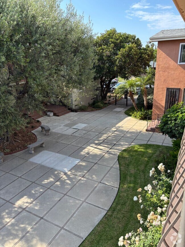 Building Photo - 1 Bedroom available now! Unit 6 Rental