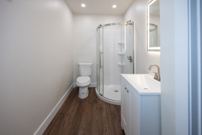 Front bathroom - 106 Ward Ave