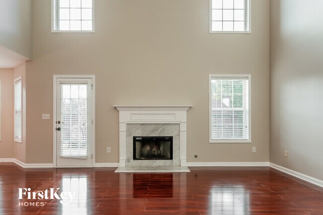 Photo - 1528 Park Knoll Trail NE