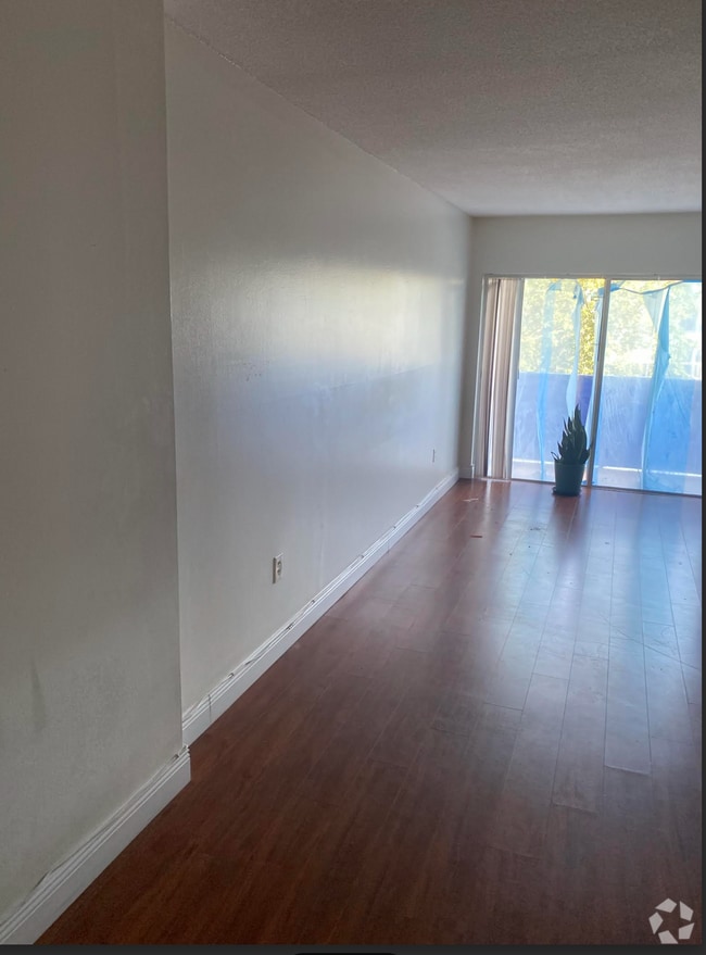 Building Photo - 400 Kings Point Dr Rental