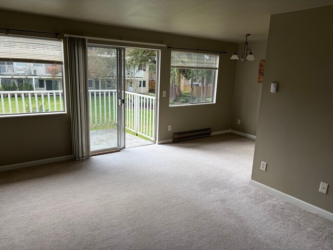 Living Room - 12231 SE 59th St Unit #88