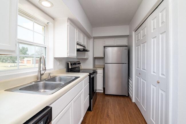 Galley Kitchen - 200 Butler Ranch Rd Unit Apt 3C