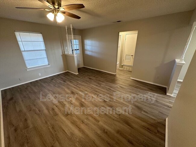 Building Photo - 1116 N Nolan River Rd Unit Suite A