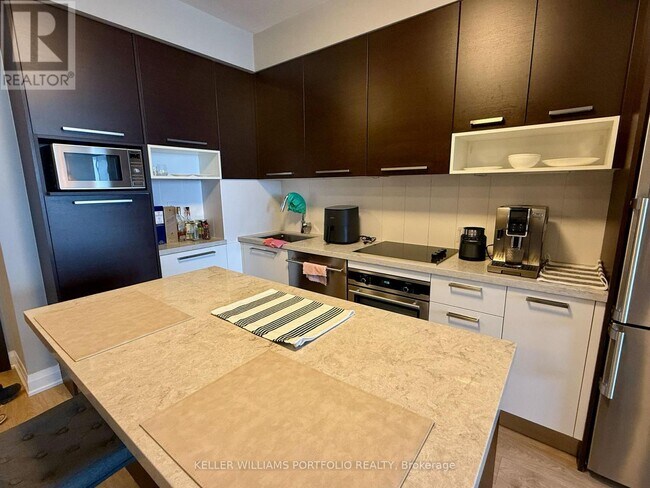 Photo - 36 Park Lawn Rd Unit 3902