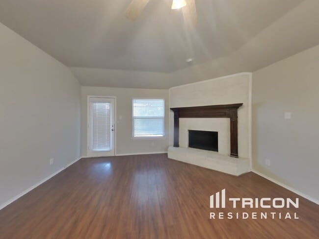 Photo - 2901 Mockingbird St
