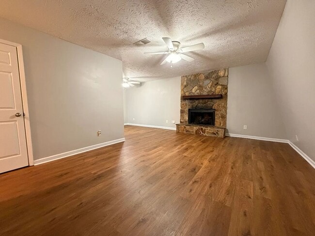 Photo - 205-207 Rustwood Dr Rustwood Dr Unit 207