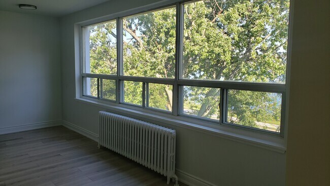 Building Photo - 108 Kempenfelt Dr