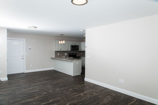 Photo - Fox Ridge Crossing 6 Unit FRC264 2BR