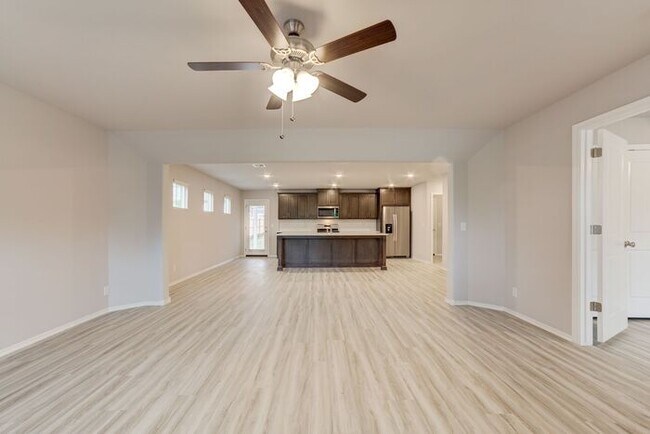 Photo - 4/2.5/2 Walking Distance to Downtown