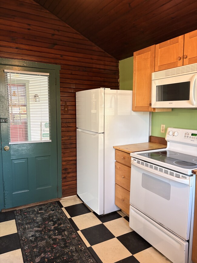 Kitchen entrance - 3380 Coventryville Rd Unit #2 3380 Coventryville Roa