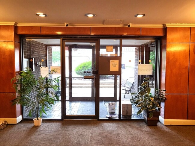 Photo - 4600 N Cumberland Ave Unidad 613