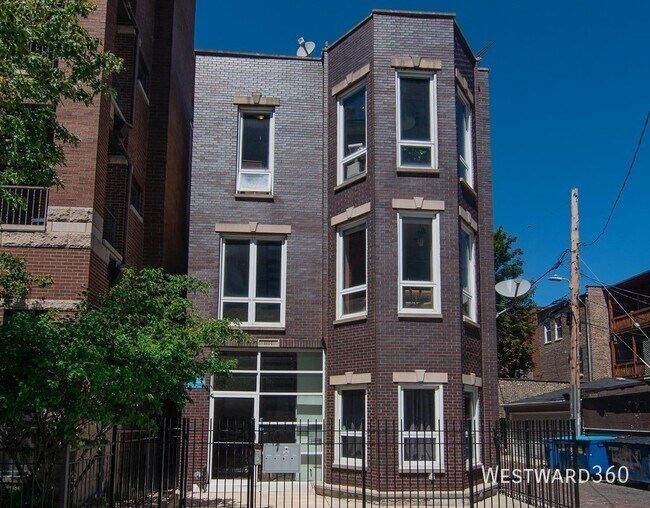 Building Photo - 1114 W Hubbard St Unit 1