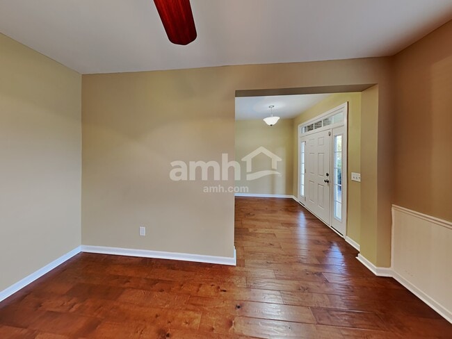 Photo - 1012 Flaxton St