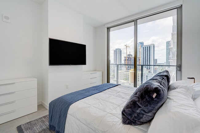 Photo - 300 NE 2nd Ave Unidad ID1058673P