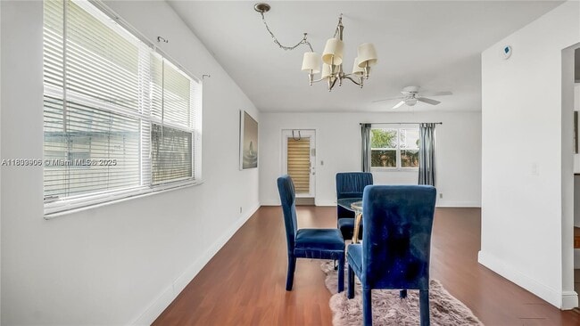 Photo - 703 Brittany Park Unidad O