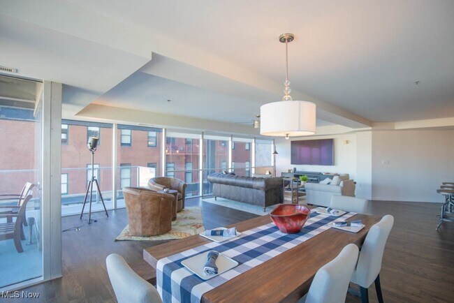 Photo - 701 W Lakeside Ave Unit 501