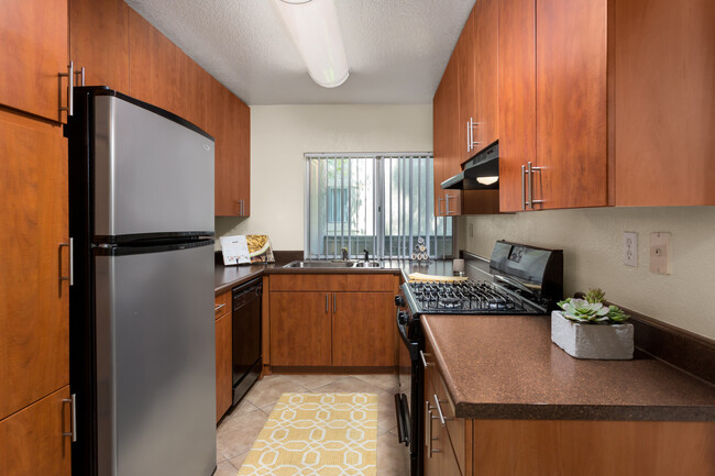 Two Bedroom Apartment Kitchen - eaves San Dimas Canyon Apartments